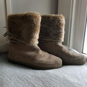 Toms Nepal Suede and Faux Shearling Boots - SZ 8
